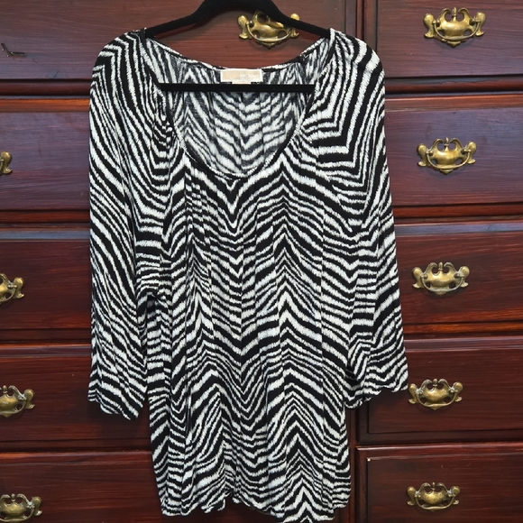 MICHAEL Michael Kors Tops - MICHAEL Michael Kors Black And White Zebra Patterned 3/4 Sleeve Top